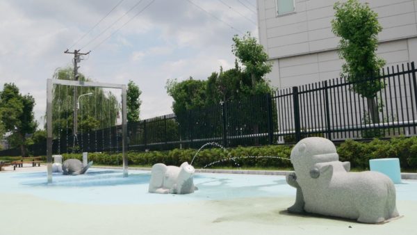 新田緑道親水広場