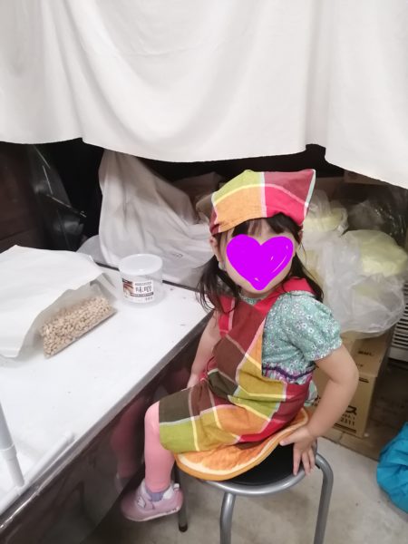 娘と味噌づくり体験