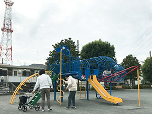 飛行機型の大型遊具
