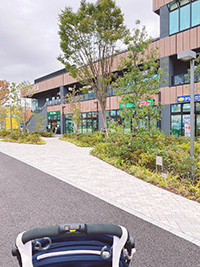 コンビニやファミリーレストラン、オーガニックスーパーなどが入った複合施設『SOCOLA（ソコラ）日吉』