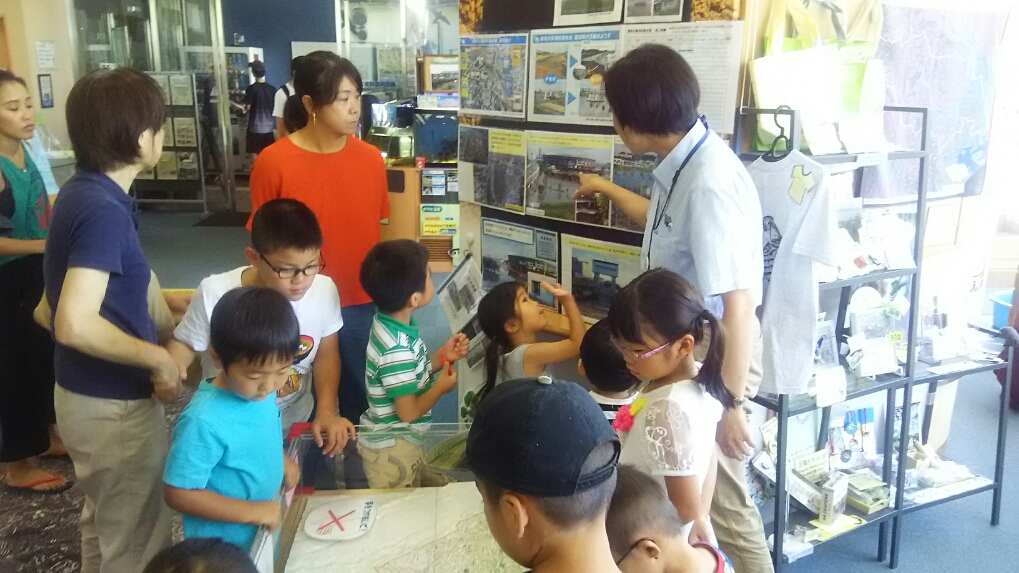 鶴見川反乱の歴史解説の様子